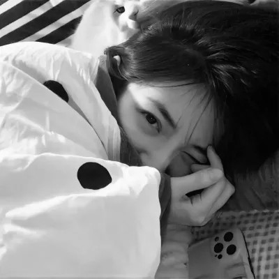 女黑白头像图片真人版