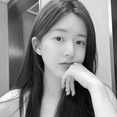 女黑白头像图片真人版
