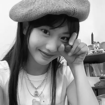 女黑白头像图片真人版