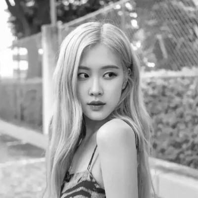 气质女黑白头像真人