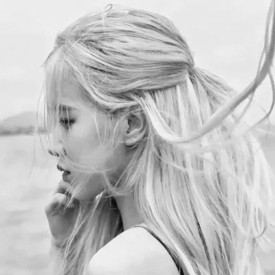 气质女黑白头像真人