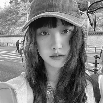 气质女黑白头像真人