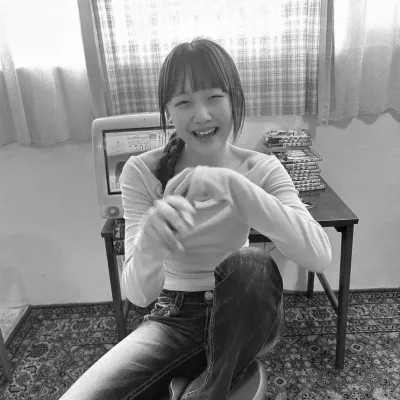 气质女黑白头像真人