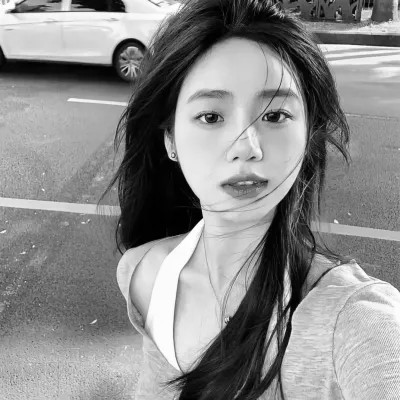 气质女黑白头像真人