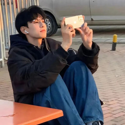 2025男生头像高清真人图片