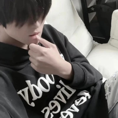 2025必备的真人很火超酷帅哥头像