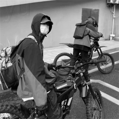 2025高清超酷黑白男生头像