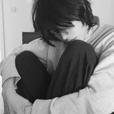 头像冷酷2025最新男生黑白