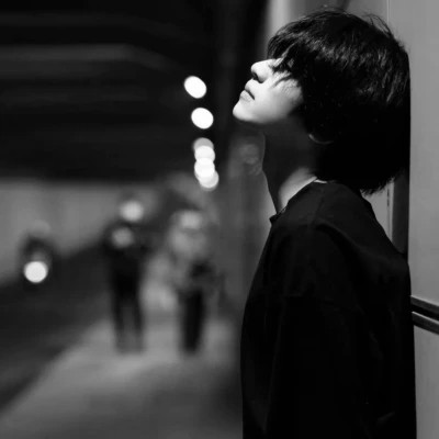 头像冷酷2025最新男生黑白
