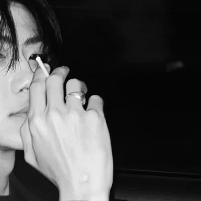 头像冷酷2025最新男生黑白