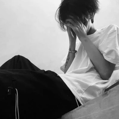 头像冷酷2025最新男生黑白