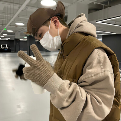 2025真人男生头像冷酷帅气