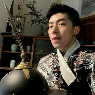 2025真人男生头像冷酷帅气