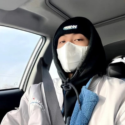 2025真人男生头像冷酷帅气