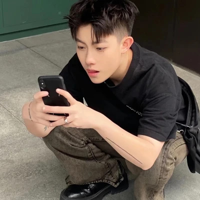 2025真人男生头像冷酷帅气