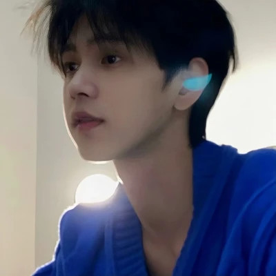 2025真人男生头像冷酷帅气