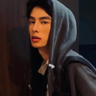 2025真人男生头像冷酷帅气