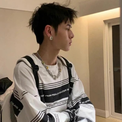 QQ头像男真人2025
