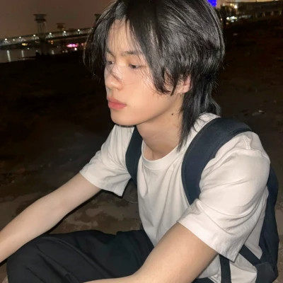 2025年爆款优质男生真人头像