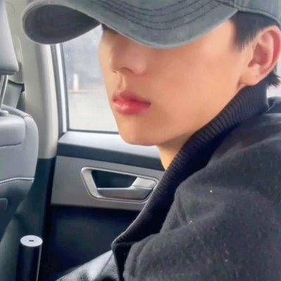 2025ins风男生头像真人