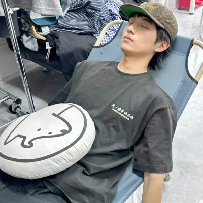 2025ins风男生头像真人