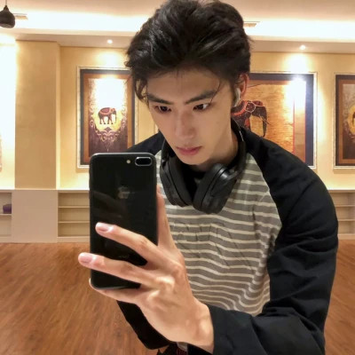 头像2025最新款男生真人