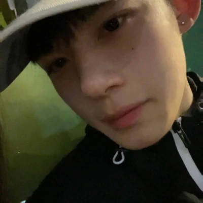 2025年男生微信真人头像