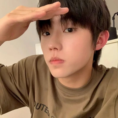 2025年男生微信真人头像