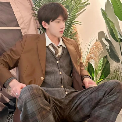 2025年男生微信真人头像