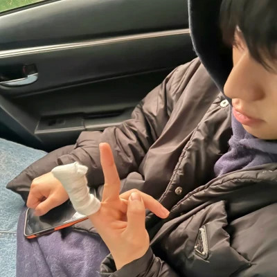 2025最火头像男生真人版
