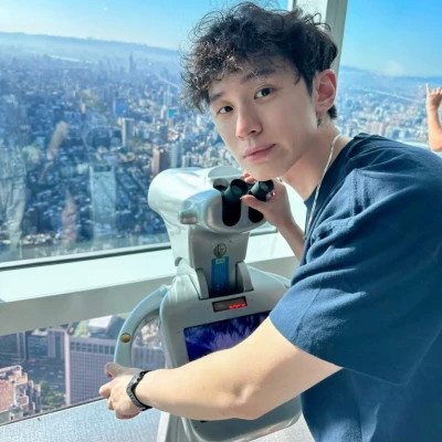 2025最火头像男生真人版