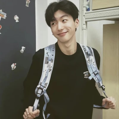 2025头像男最新版的真人