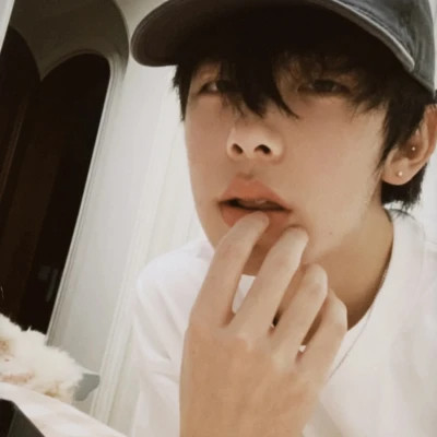 2025年男头真人霸气