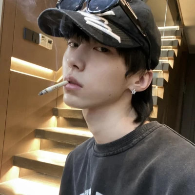 2025年男头真人霸气