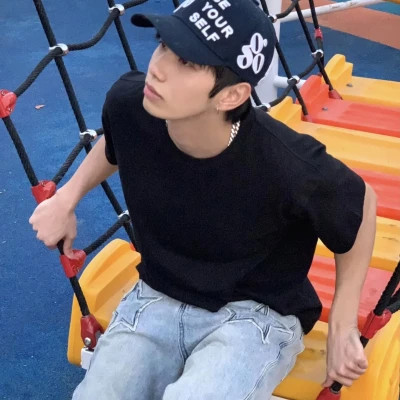 2025头像男真人高清图片