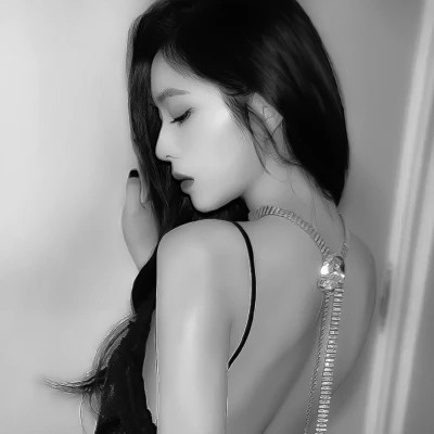 黑白情侣头像一男一女分开