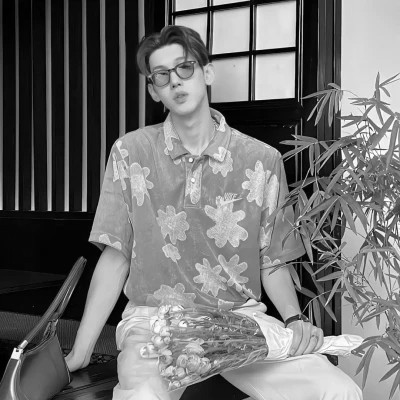 黑白情侣头像一男一女分开