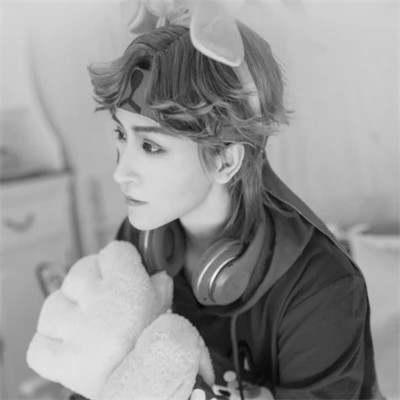 黑白情侣头像一男一女分开