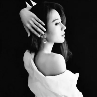黑白情侣头像一男一女分开