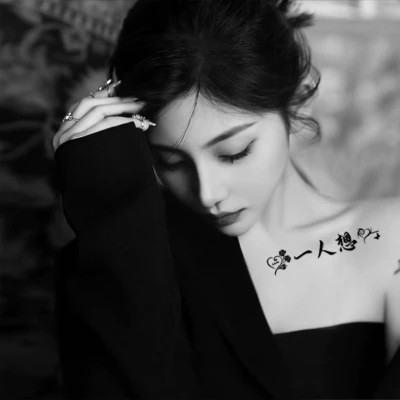 黑白情侣头像一男一女分开