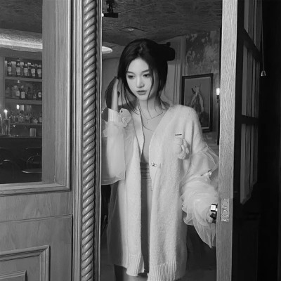 情侣头像一男一女分开黑白