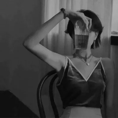 黑白真人情侣头像图集一男一女