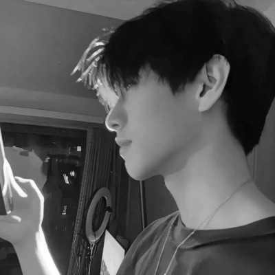 黑白真人情侣头像图集一男一女