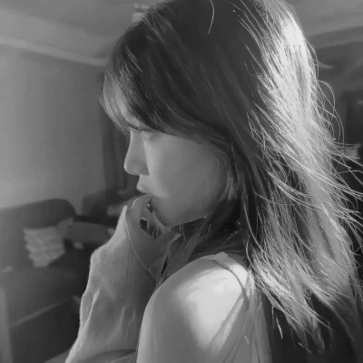 黑白真人情侣头像图集一男一女