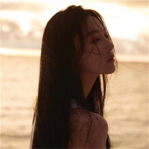 2025气质女头像唯美高清图片