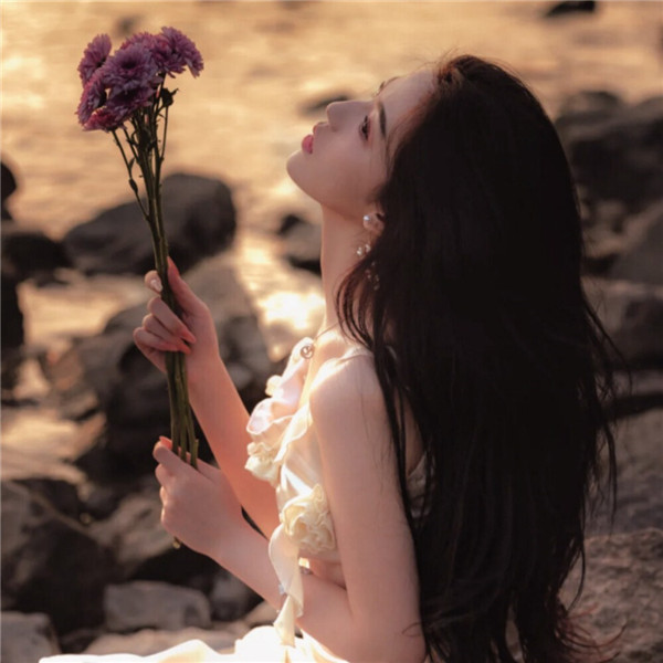 2025爆款头像唯美女生高清图片