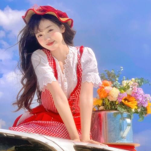 2025最火爆的微信头像女