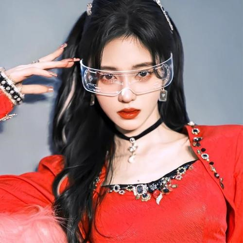 2025最火爆的微信头像女