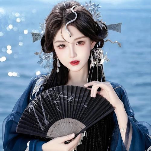 2025最流行微信头像女