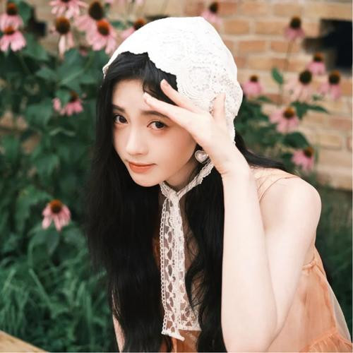 2025年最新美女微信头像图片